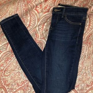 710 SUPER SKINNY LEVI JEANS!